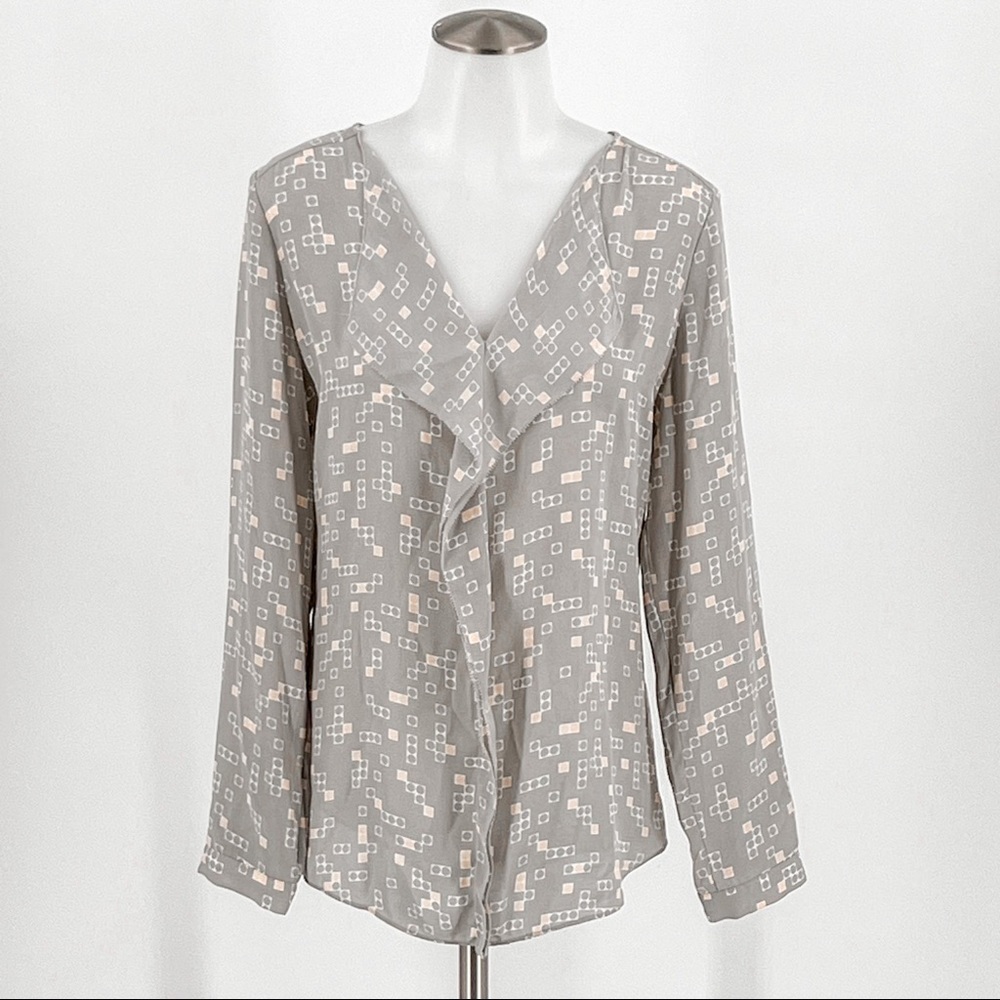 Halogen Large  blouse Gray, pink Soft geometric Pattern V Neck Ruffle!